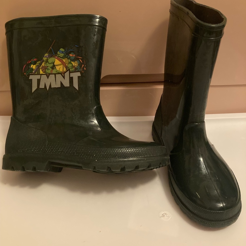 Kid’s Tmnt rain boots size 13